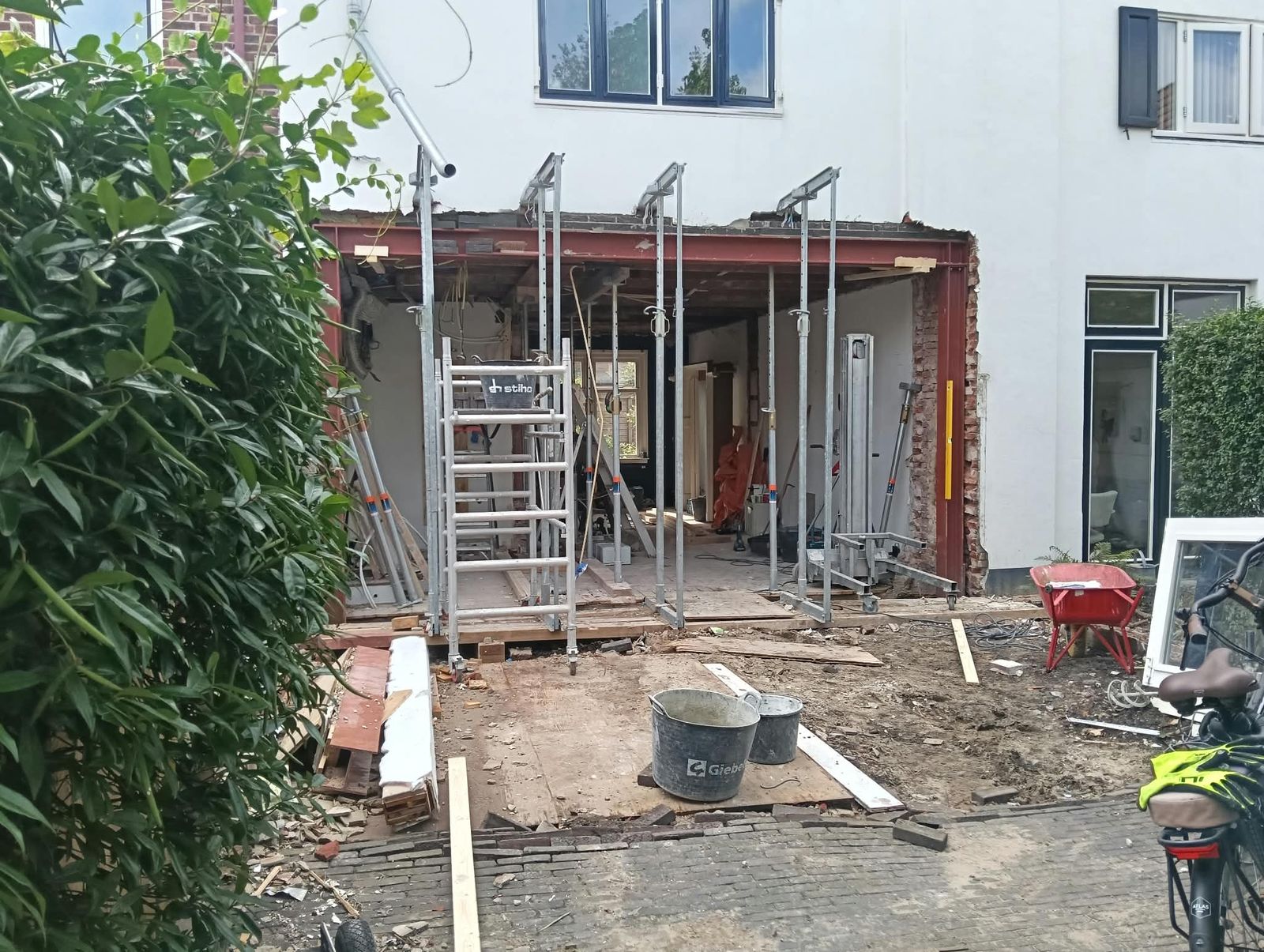 Doorbraak achtergevel met stalen balk