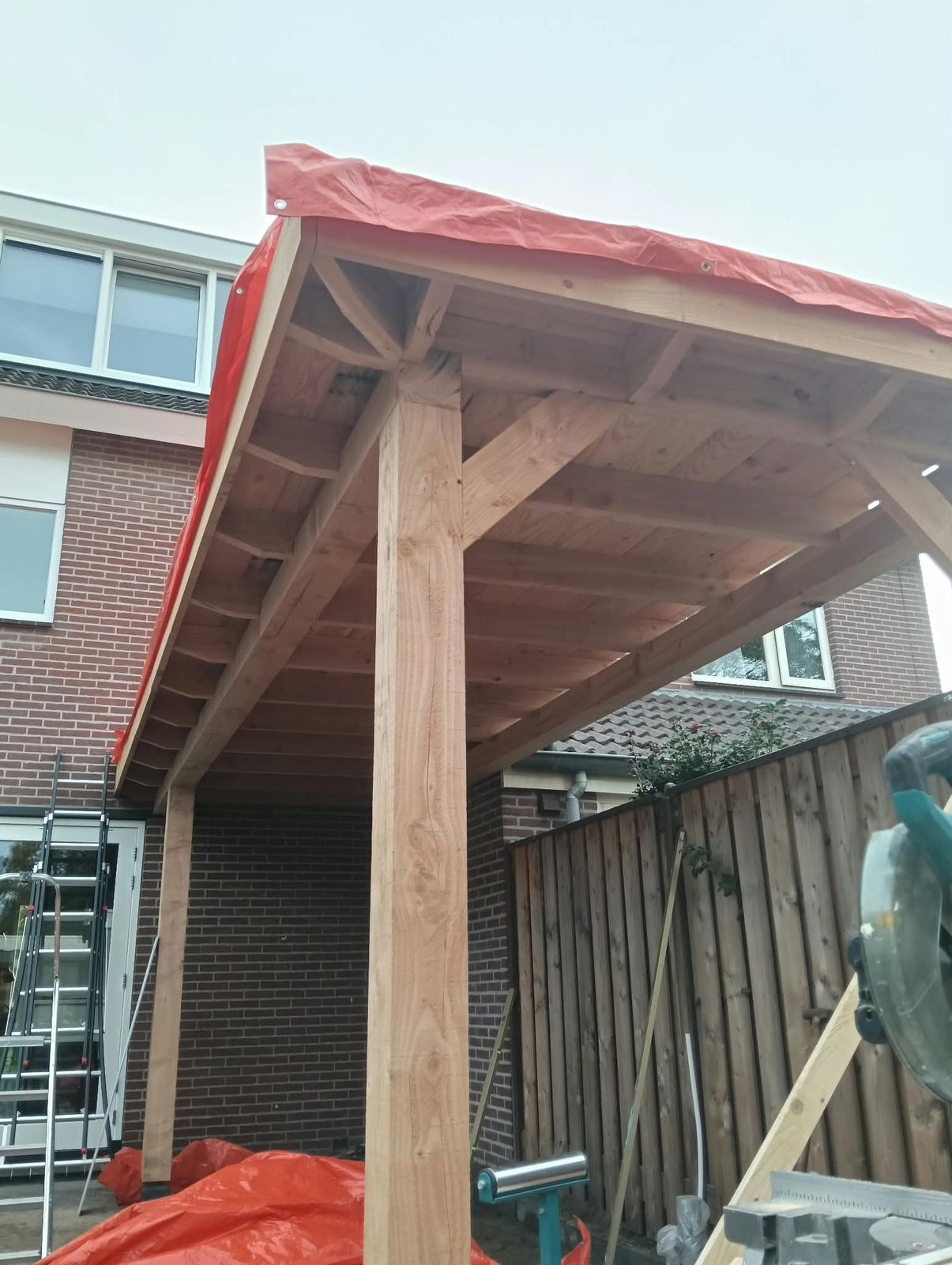 Douglas houten veranda in aanbouw